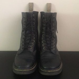 Vegan Dr. Martens 1490s